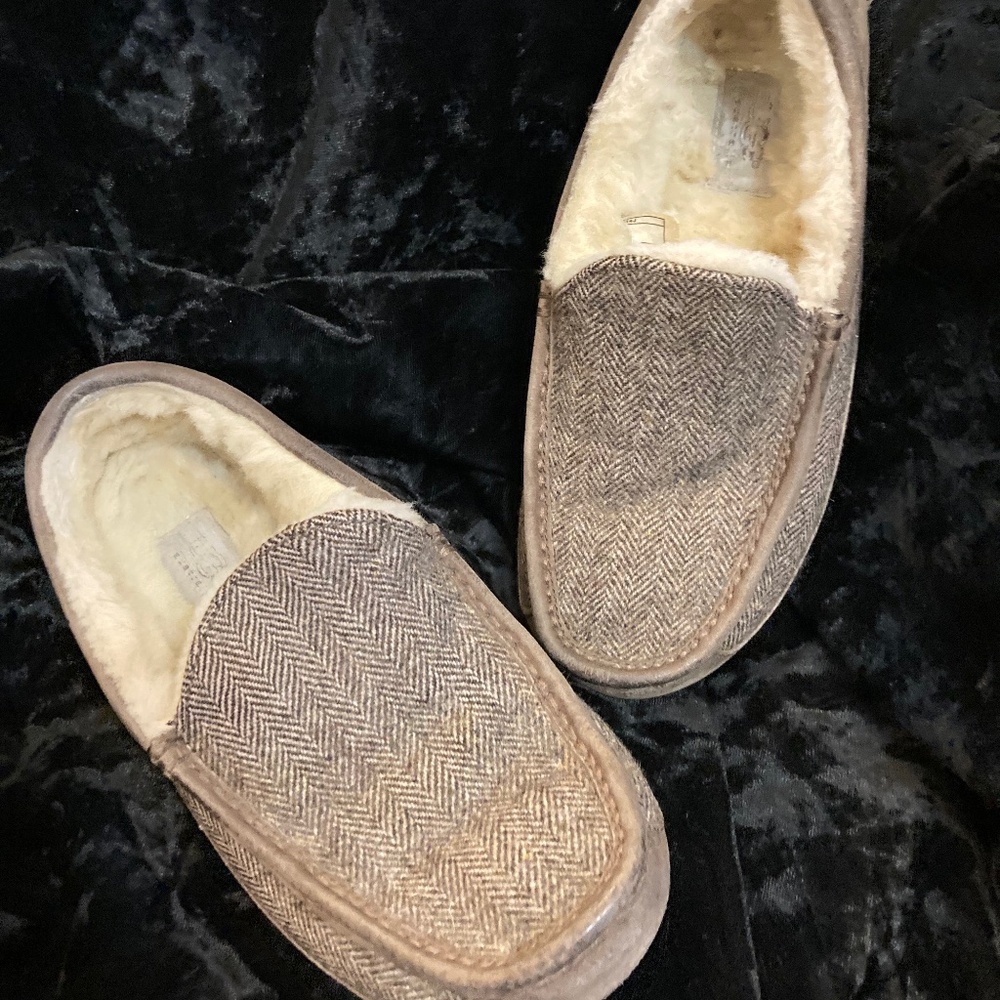 UGG SLIPPERS SIZE 8